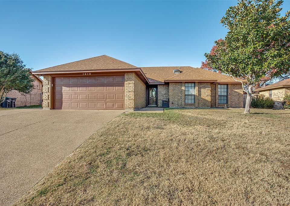 1st image of 1612 Willow Park Dr