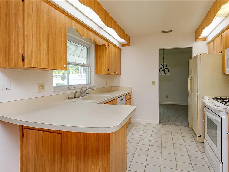 1192 Lady Susan Dr — Photo 8
