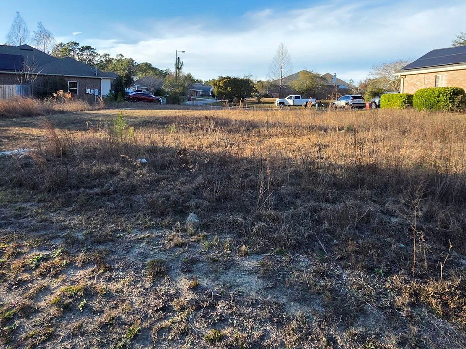 2nd image of 122 Alicia Dr