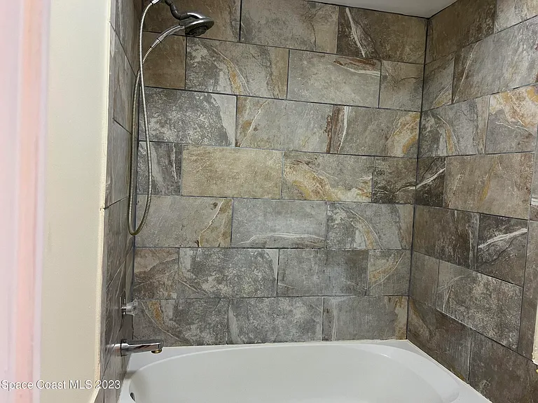 1911 Talloak Rd — Photo 11