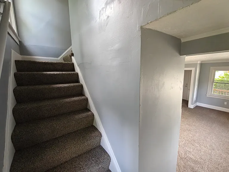 1024 Whittier Ave — Photo 12