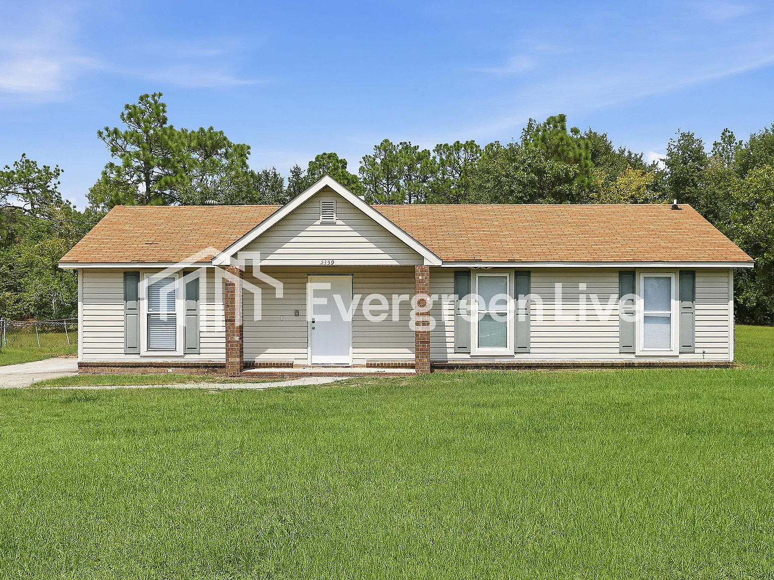 3 bed, 2.0 bath, 1300 sqft, $1,395 — Photo 1