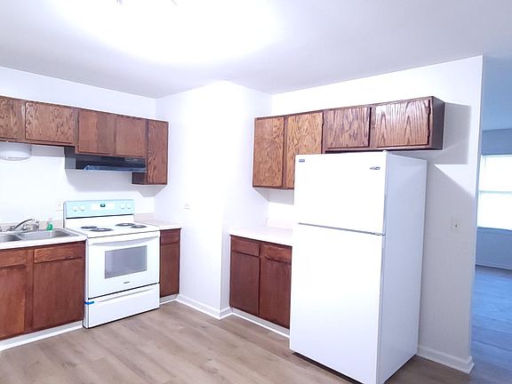 2nd image of 829 Washington St