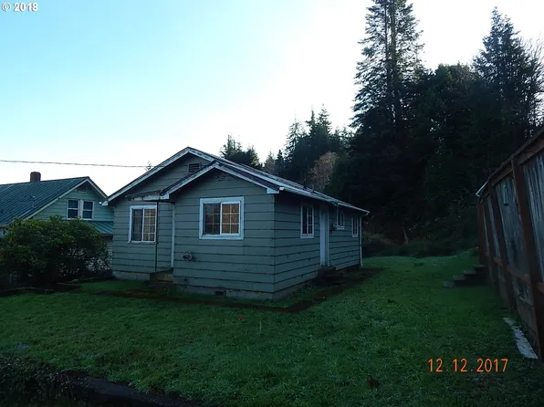 93746 Lorain Ln, Coos Bay, OR 97420
