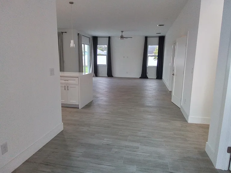 1258 SW Santiago Ave — Photo 4