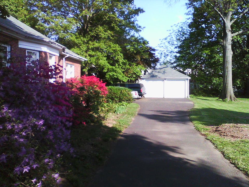 2nd image of 729 Willow St