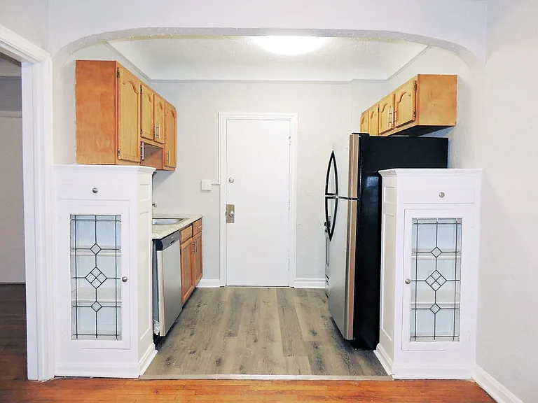 Lee-Yorkshire Apartments — Photo 4