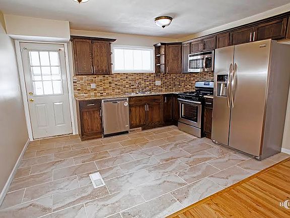 2nd image of 524 N Frolic Ave