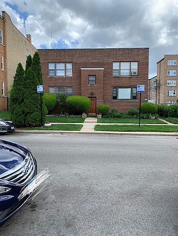 1st image of 2741 W Balmoral Ave