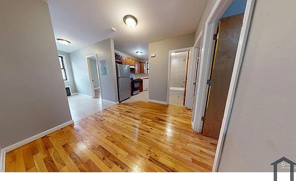 2nd image of 54 Swan St #1