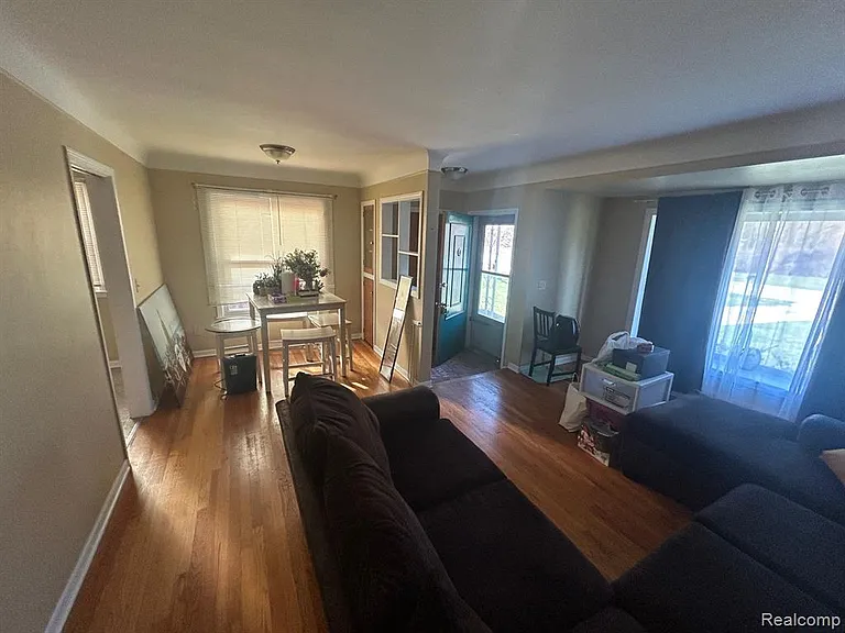 27225 Lyndon — Photo 3