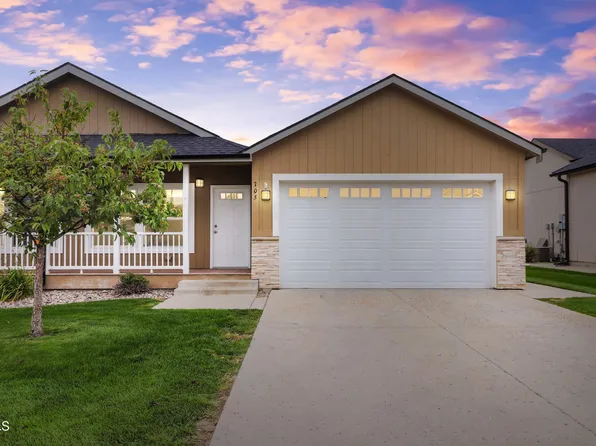 705 40th St E, Williston, ND 58801