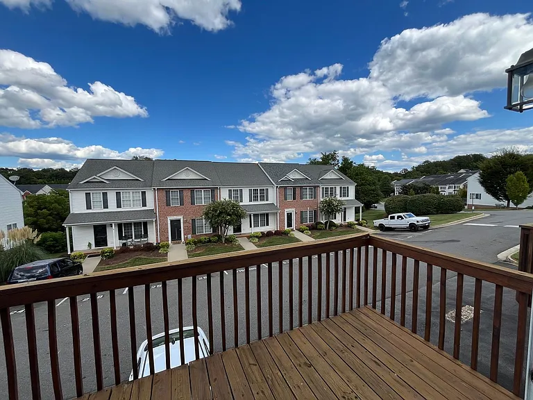 696 Wyndhurst Dr — Photo 37