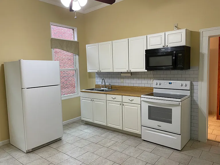 871 Jefferson St N #10 — Photo 1