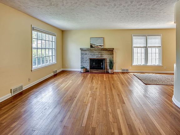 4th image of 5435 Seward St