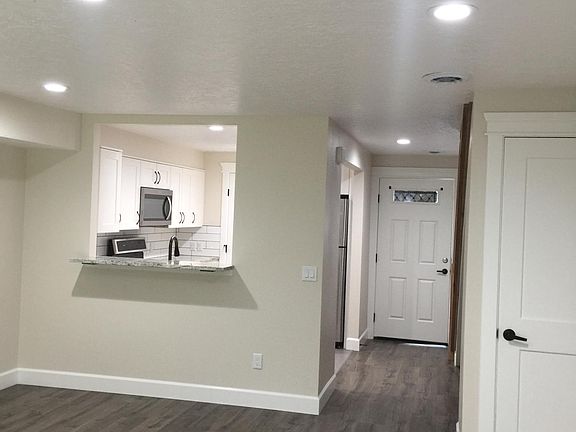 2nd image of 328 N Eagle Glen Ln