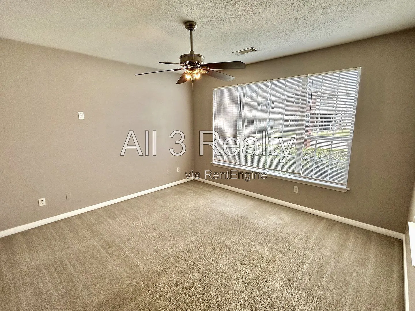 3 bed, 2.5 bath, 1440 sqft, $1,560 — Photo 3