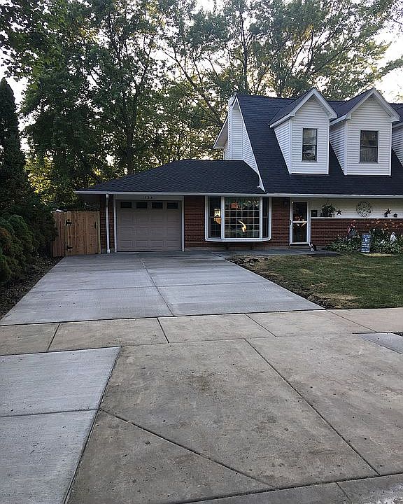 1st image of 1726 N Chestnut Ave