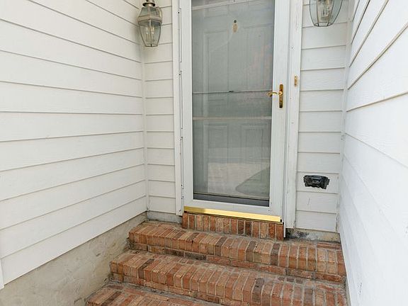 4th image of 1451 Applewood Way