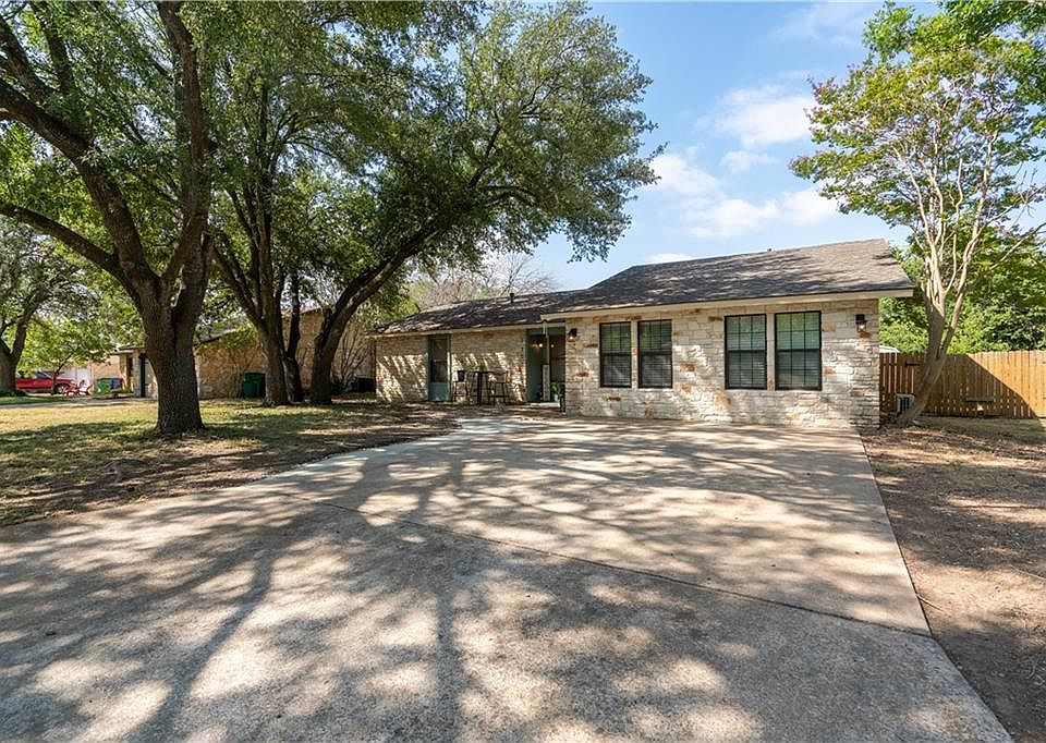 1st image of 2301 Carolyn Dr
