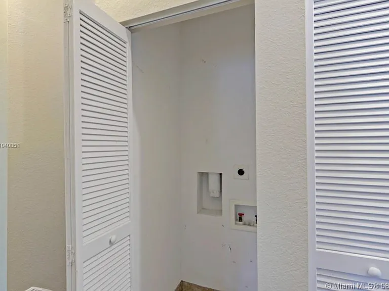 3211 Scarletta Dr — Photo 24