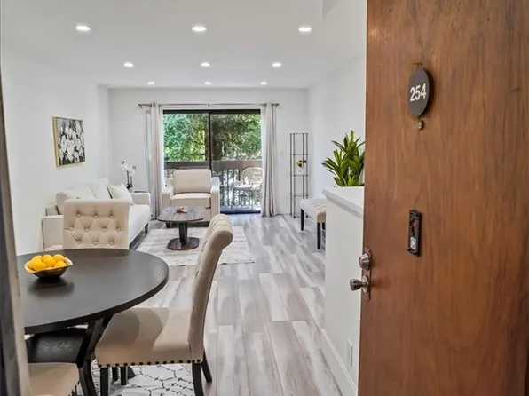 22100 Burbank Blvd Unit 254F, Woodland Hills, CA 91367