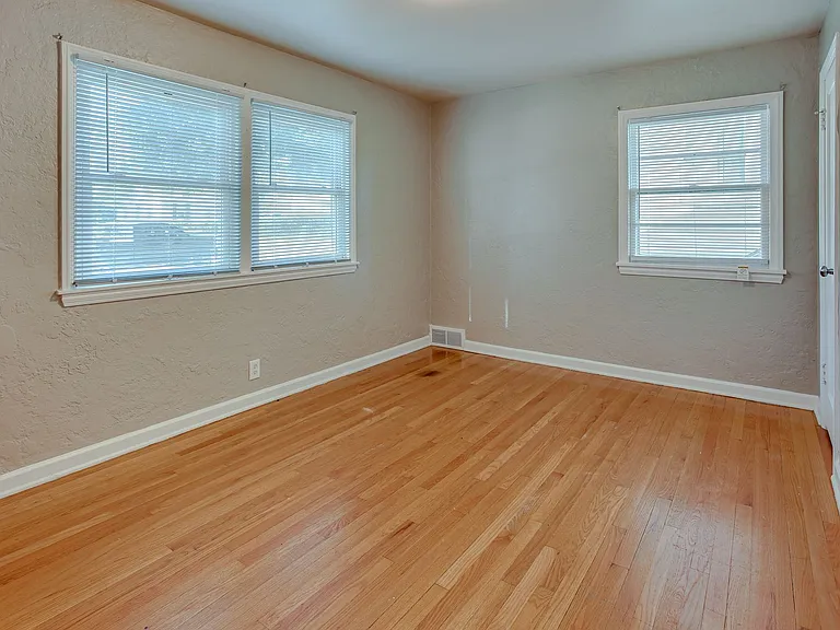 6020 Franklin St — Photo 12
