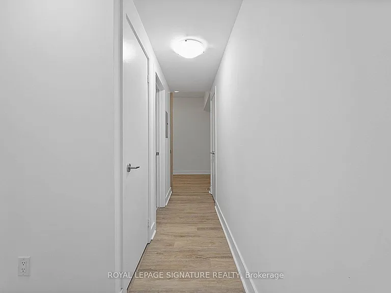 438 King St W #1417 — Photo 17