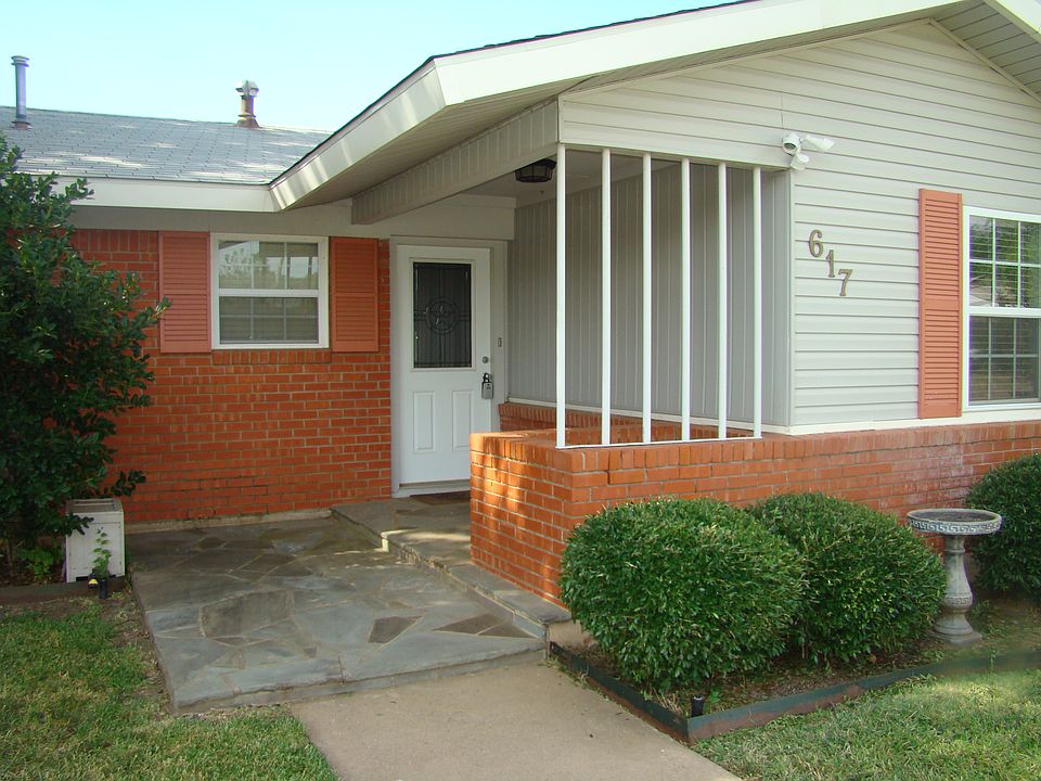 1st image of 617 W Texas Ave