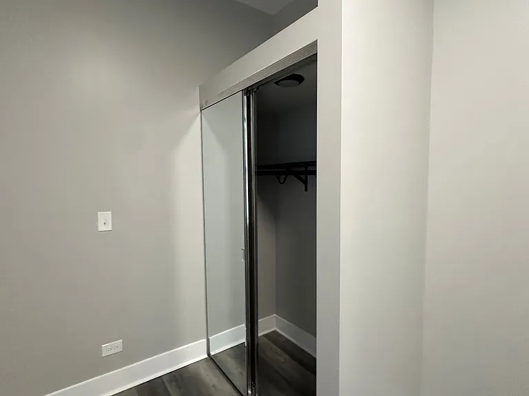 2120 S Fairfield Ave #1F — Photo 6