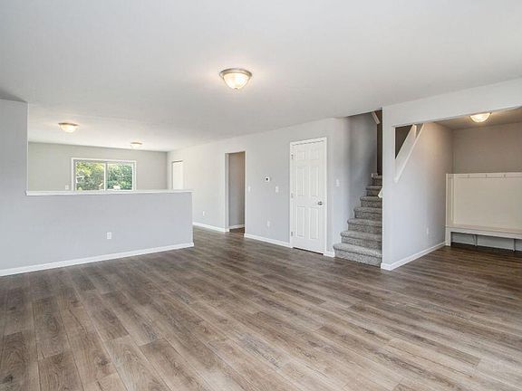 3rd image of 47449 Silver Oaks W