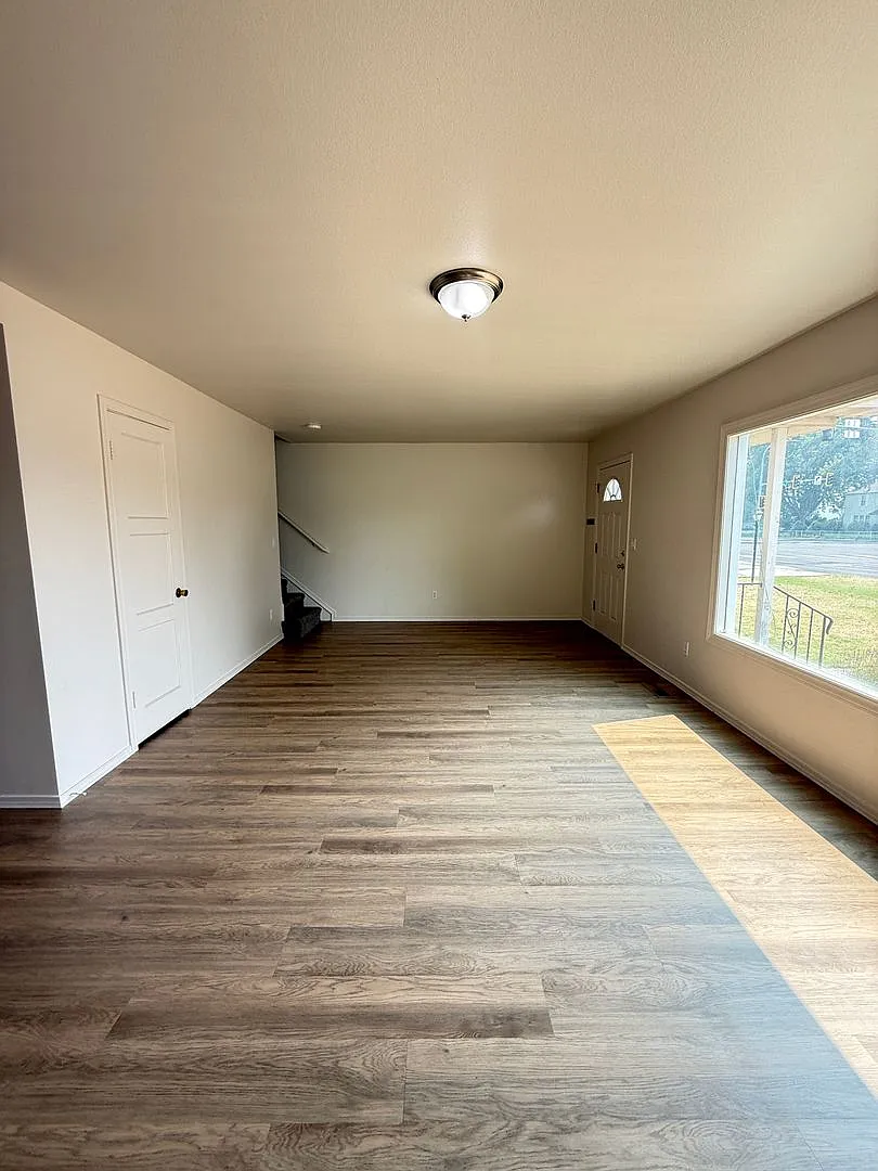 1404 Swift Blvd. — Photo 1
