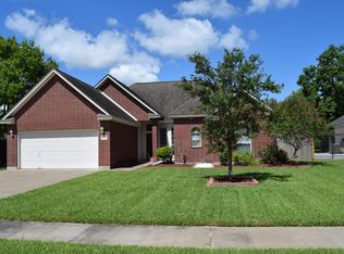 216 Lexington Ave, Clute, TX 77531