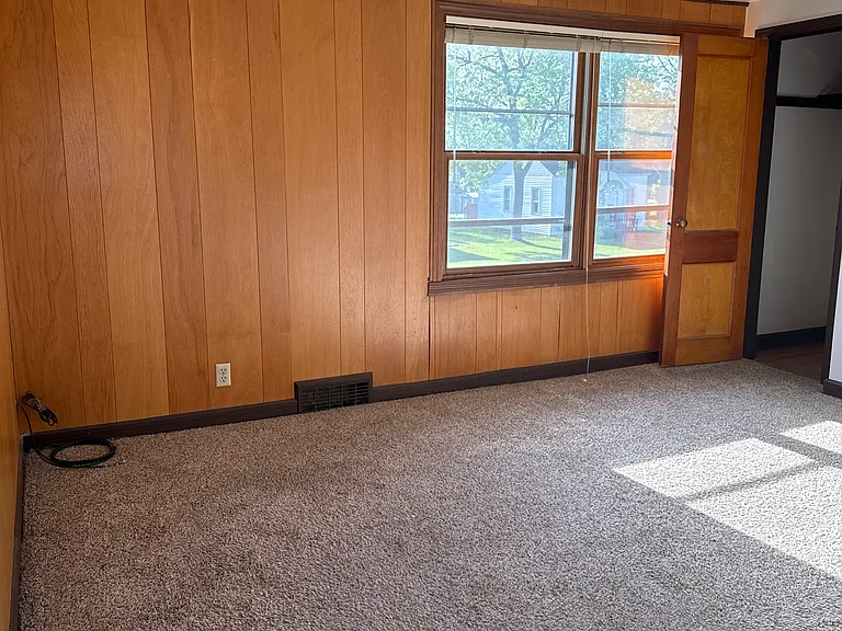 304 1/2 S Maple St #304-1/2 — Photo 4