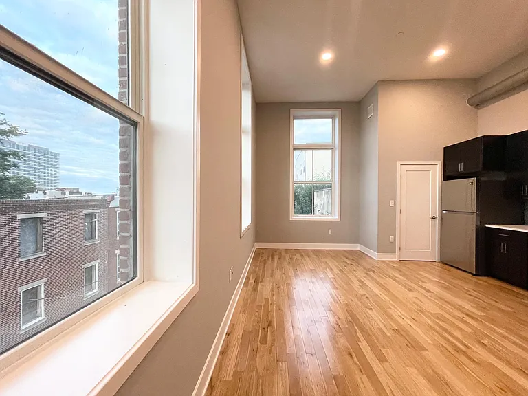 1521-1523 W Girard Ave #206 — Photo 5