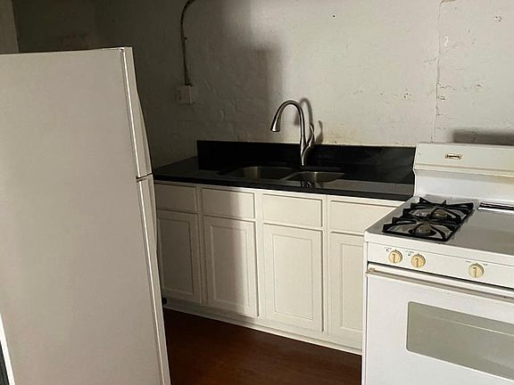 3rd image of 1506 Calhoun St #B