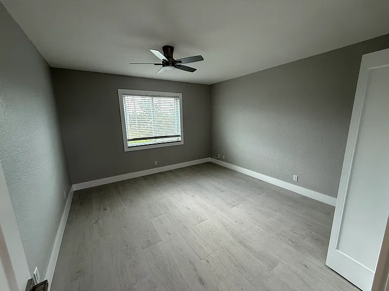 7035 Babcock Rd #B — Photo 6