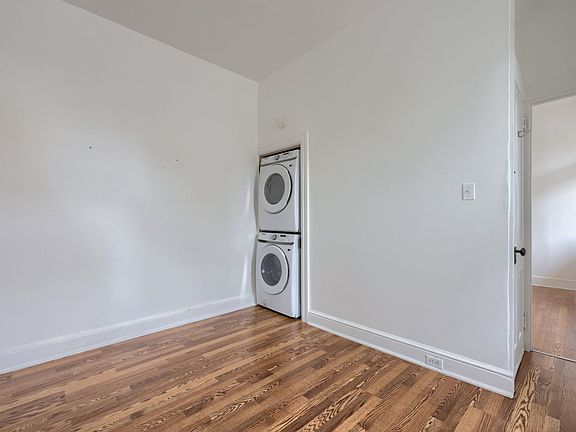 3rd image of 402 W Lemon St APT 1