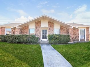 902 Live Oak Dr, Desoto, TX 75115