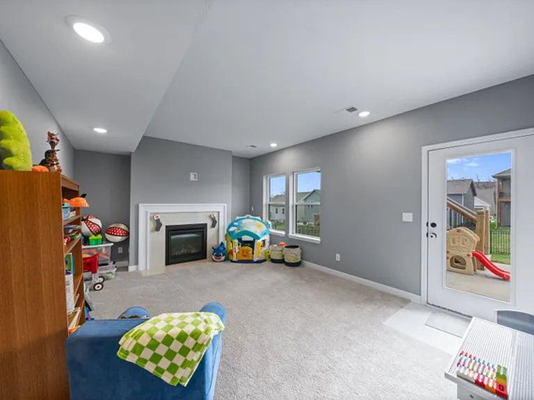 16083 Ryan Cir — Photo 23