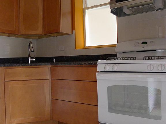 4th image of 2059 W Evergreen Ave #3