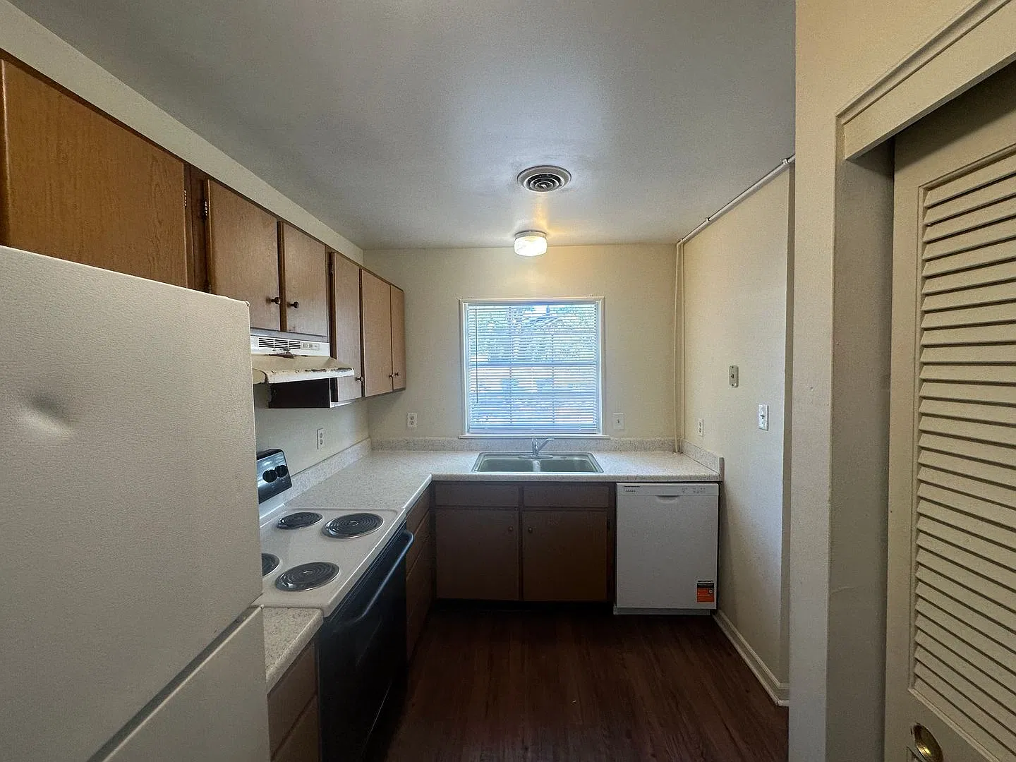 Grove St. Apartments — Photo 3