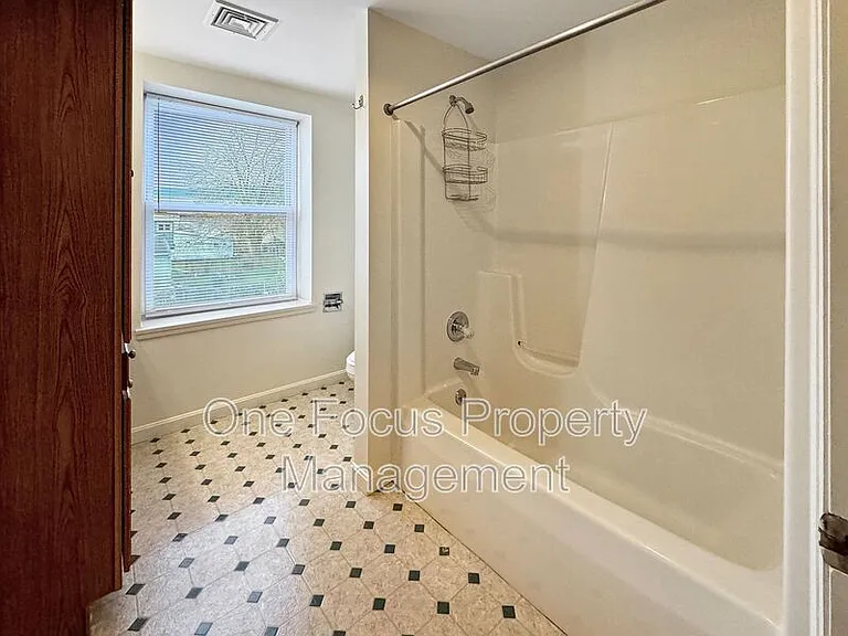 326 E Church St #3 — Photo 9