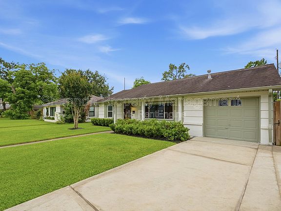 3rd image of 2207 Saxon Dr