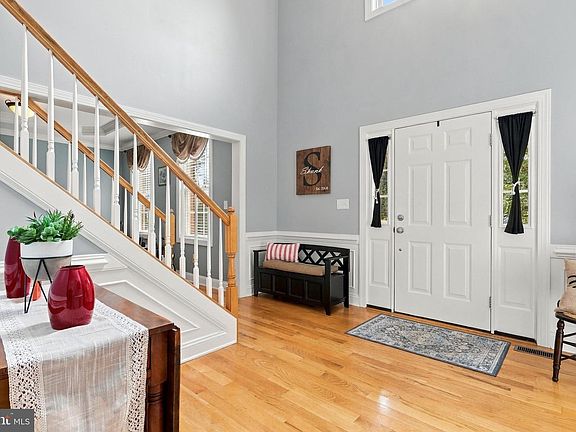 4th image of 358 Moss Spring Ave