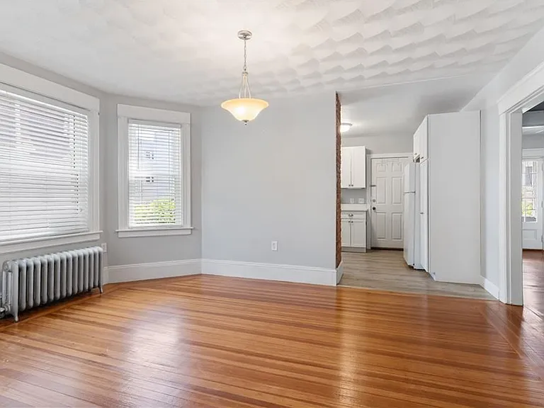 153 Irving Ave — Photo 6