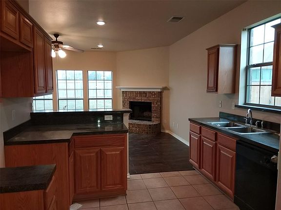 4th image of 808 Brandon Dr