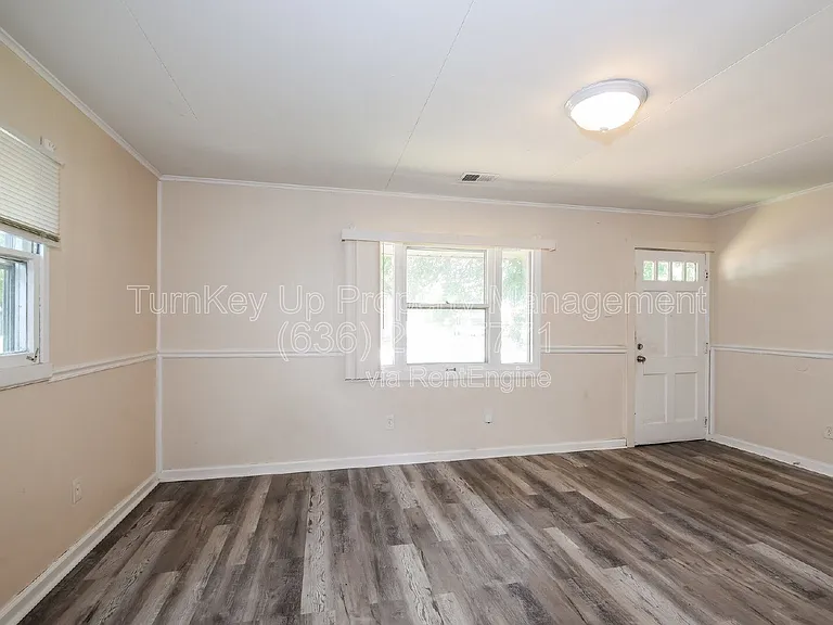 110 Paul Ave — Photo 3