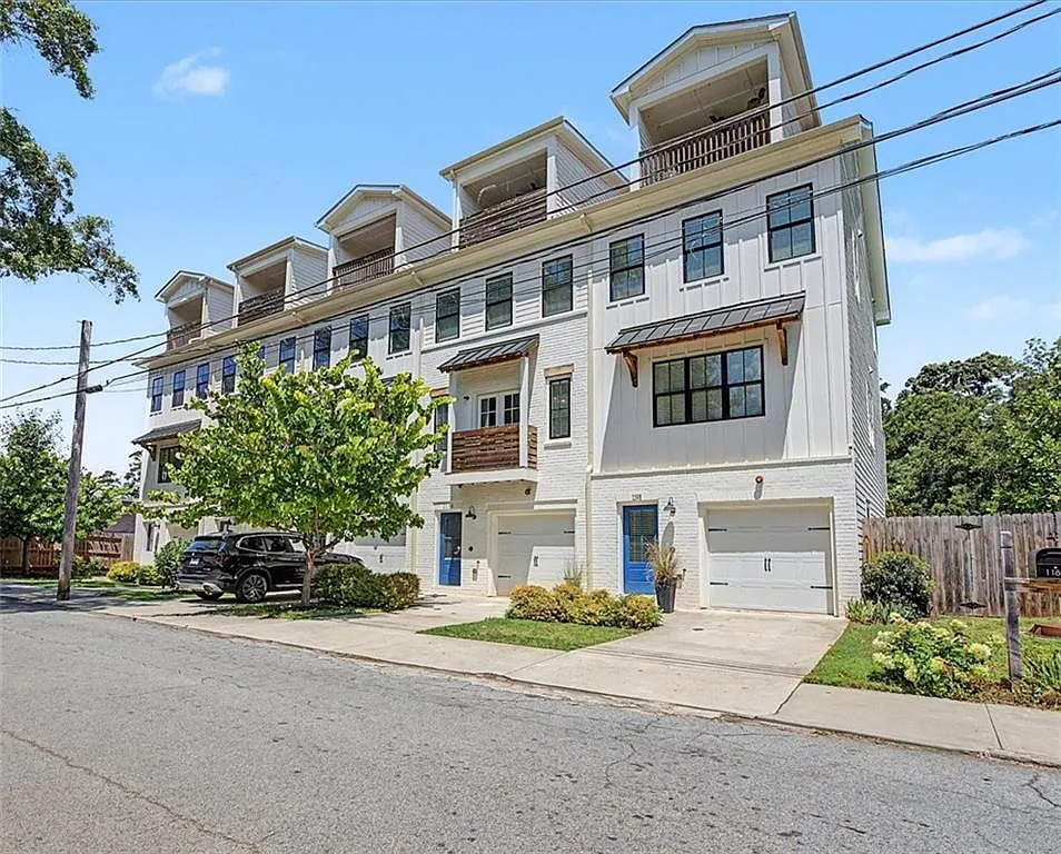 3 bed, 5.0 bath, 1476 sqft, $3,200 — Photo 2