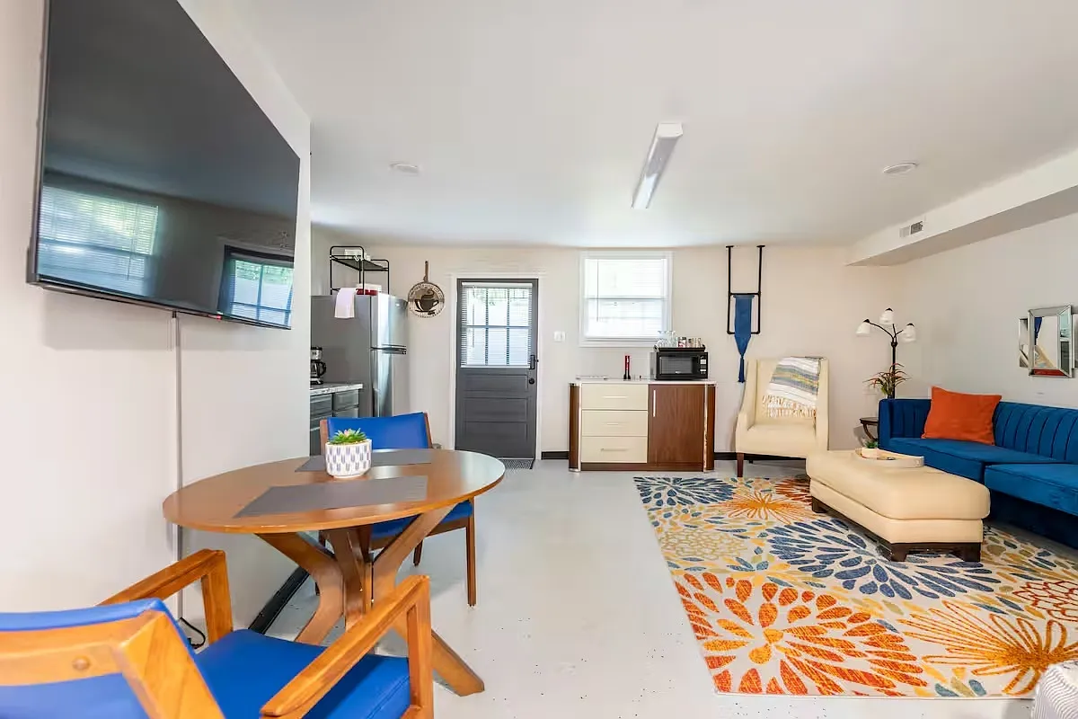 1 bed, 700 sqft, $1,300 — Photo 3